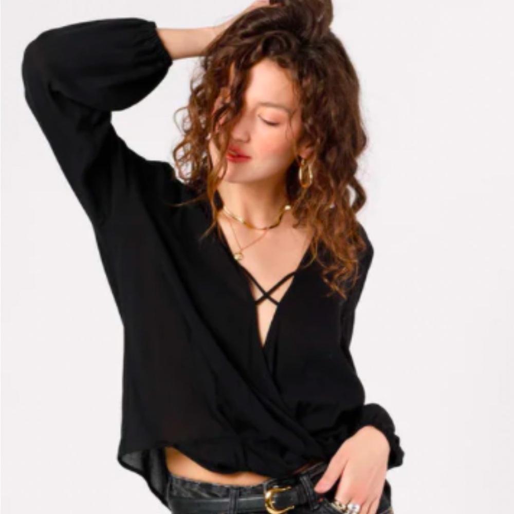 Band of Gypsie NWT M Hallie black boho criss cross wrap tucked hi/low top